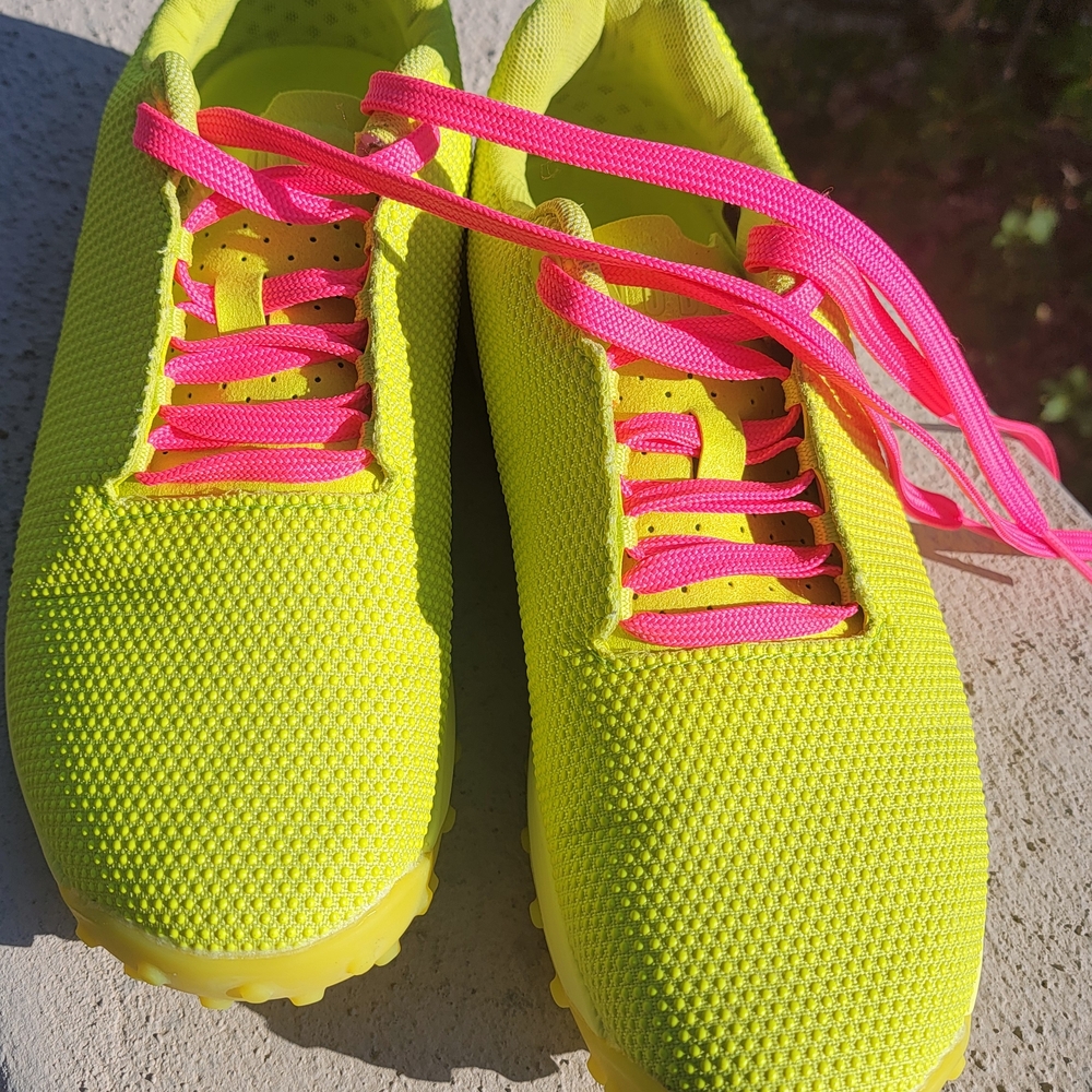 NoBull Neon Yellow Women's Size 8 Turf Trainers